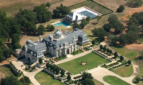 Look at this absolutely insane thing mansion my bro cried :)