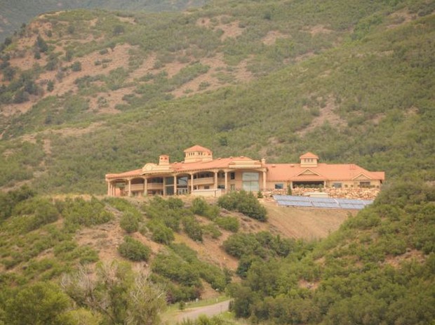 Peep out this fully nice bad boy mansion my bro fell out!!!!